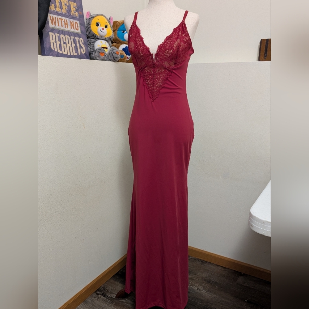 Elegant Burgundy Lace Chemise